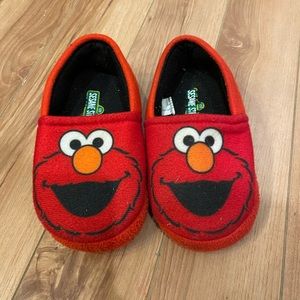 Free add-on ⭐️Elmo slippers toddler 7-8